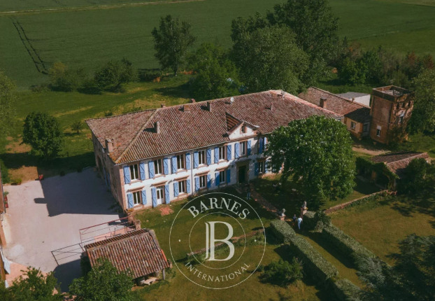 Maison 22 pièces 1300 m² · à Lisle-sur-Tarn · 1 300 m² · 1 390 000 €