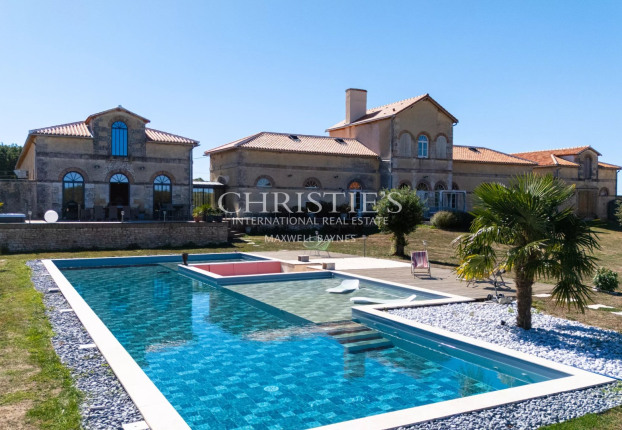 Maison 9 pièces 396 m² · à Benon · 396 m² · 1 580 000 €