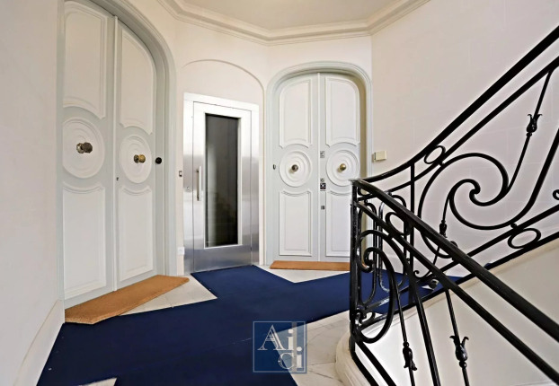 Appartement 7 pièces 236 m² · à Porte Dauphine, Paris 16ème · 235,5 m² · 3 200 000 €