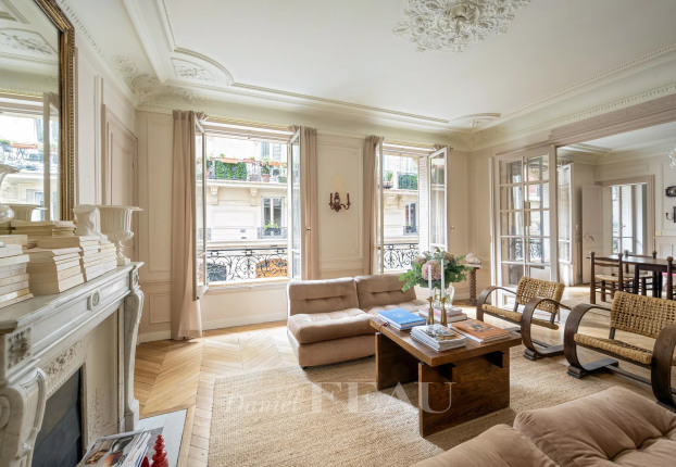 Appartement 5 pièces 119 m² · à Trudaine-Maubeuge, Paris 9ème · 119,1 m² · 1 645 000 €