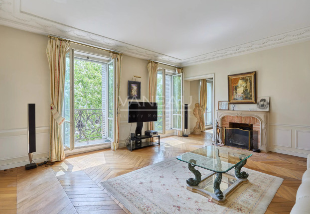 Appartement 4 pièces 111 m² · à Île de la Cité, Paris 4ème · 111,1 m² · 2 496 000 €