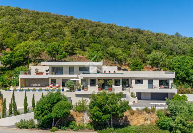 Maison 6 pièces 190 m² · à La Londe-les-Maures · 190 m² · 1 990 000 €