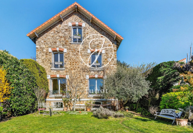 Maison 6 pièces 186 m² · à Montretout, Saint-Cloud · 185,6 m² · 1 690 000 €