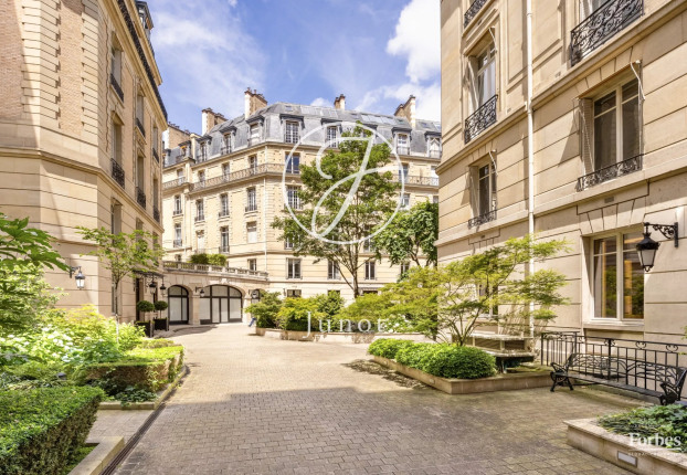 Appartement 4 pièces 170 m² · à Triangle d'Or, Paris 8ème · 170 m² · 4 995 000 €