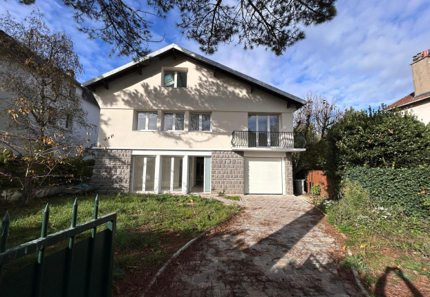 Maison 10 pièces 265 m² · à Garches · 265 m² · 1 390 000 €