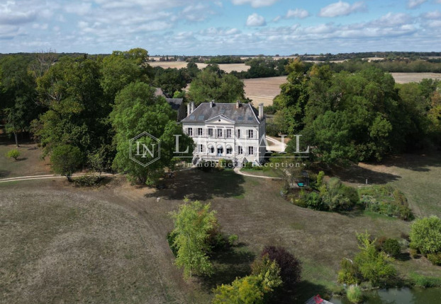 Maison 14 pièces 600 m² · à Bourges · 600 m² · 1 850 000 €
