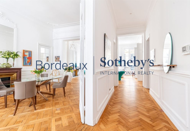 Appartement 6 pièces 250 m² · à Hôtel de Ville-Quinconce-Saint Seurin-Fondaudège, Bordeaux · 250 m² · 1 885 000 €
