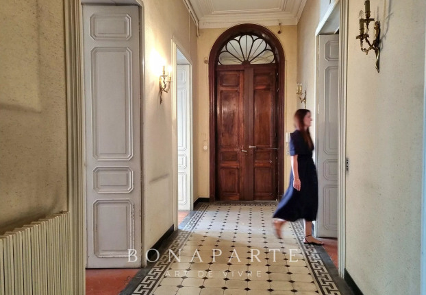 Appartement 7 pièces 216 m² à Nîmes