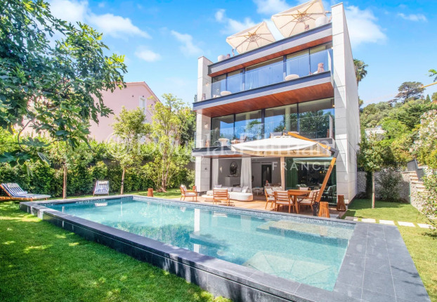 Maison 10 pièces 274 m² · à Saint-Jean-Cap-Ferrat · 274 m² · 16 000 000 €
