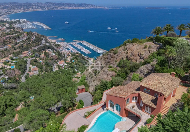 Maison 8 pièces 407 m² · à Théoule-sur-Mer · 406,9 m² · 6 500 000 €