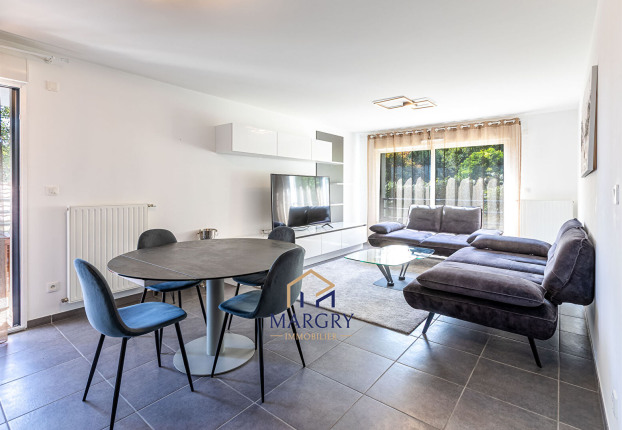 Appartement 4 pièces 100 m² · à Ségny · 100 m² · 550 000 €