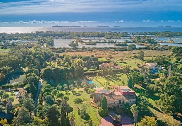 Maison 12 pièces 504 m² · à La Londe-les-Maures · 504 m² · 3 400 000 €