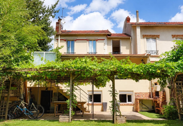 Maison 8 pièces 238 m² · à Colombes · 238 m² · 979 000 €