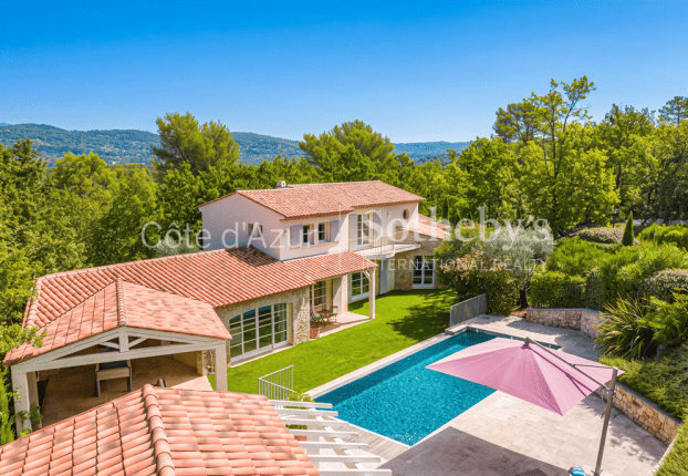 Maison 4 pièces 208 m² · à Tourrettes · 208 m² · 2 700 000 €