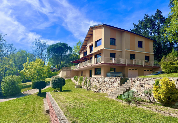 Maison 1 pièce 377 m² · à Riorges · 377 m² · 550 000 €