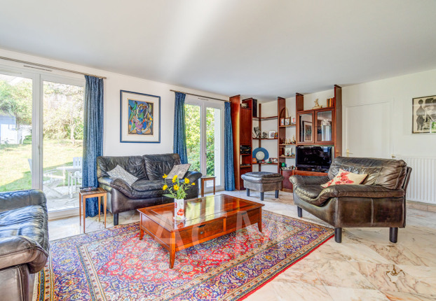 Maison 7 pièces 153 m² · à Le Mesnil-le-Roi · 152,8 m² · 940 000 €