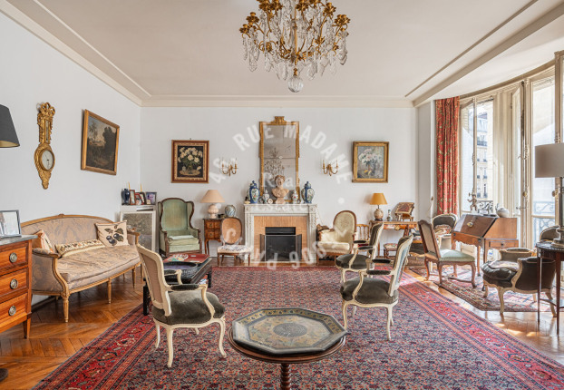 Appartement 7 pièces 213 m² · à Porte Dauphine, Paris 16ème · 213 m² · 2 250 000 €