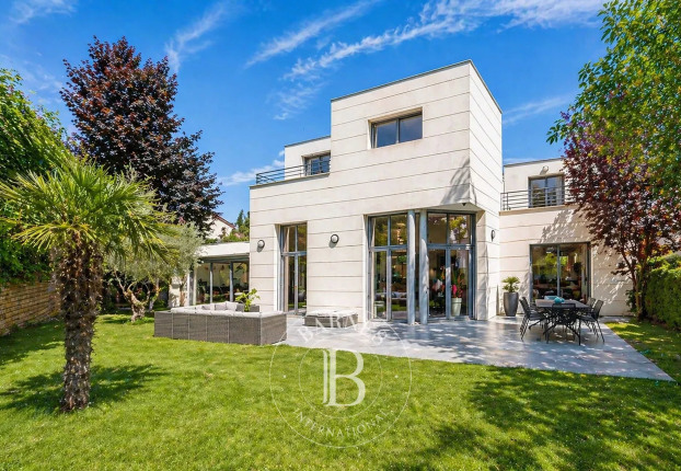Maison 10 pièces 320 m² · à Saint-Maur-des-Fossés · 320 m² · 1 800 000 €