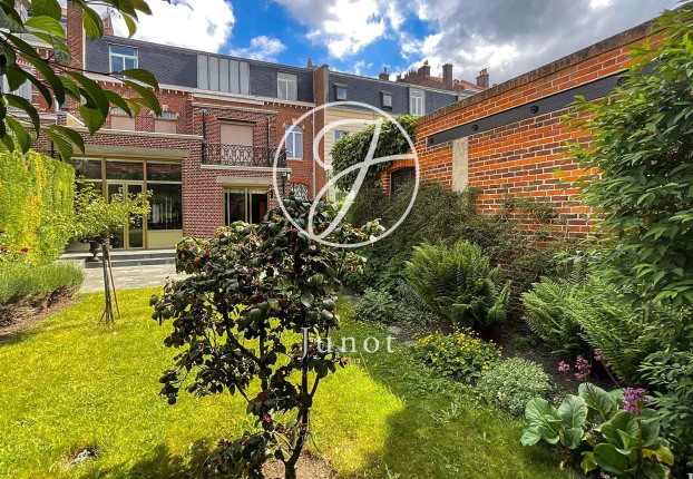 Maison 10 pièces 470 m² · à Lille · 470 m² · 1 450 000 €