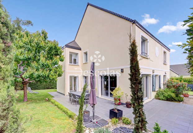 Maison 8 pièces 200 m² · à Saint-Germain-en-Laye · 200 m² · 1 280 000 €