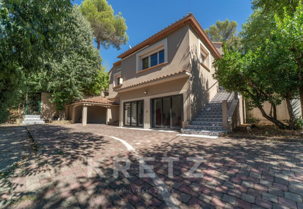 Maison 10 pièces 278 m² · à Nîmes · 278 m² · 850 000 €