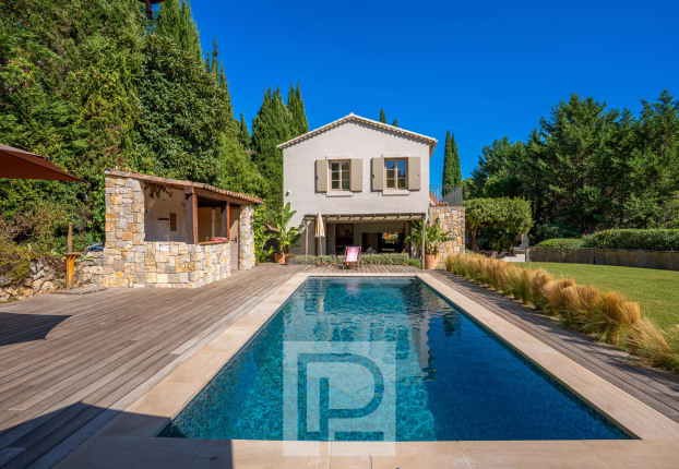 Maison 8 pièces 218 m² · à Mougins · 218 m² · 1 500 000 €