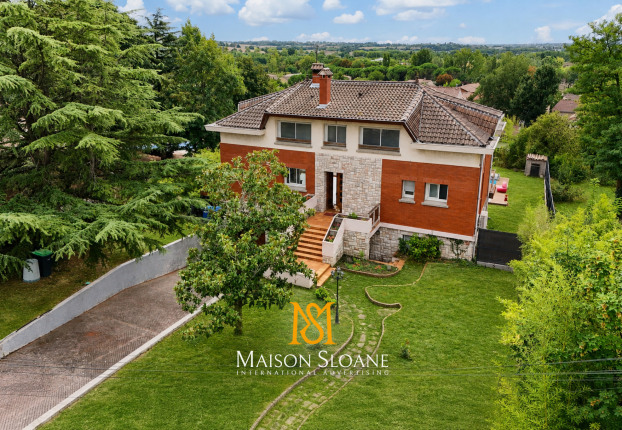 Maison 8 pièces 257 m² · à Saint-Jean · 257 m² · 699 000 €