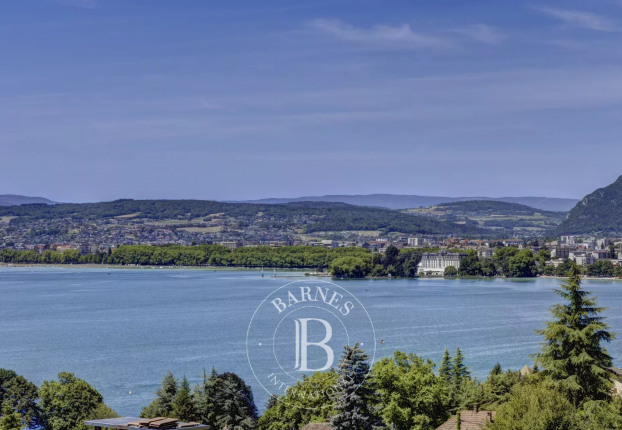 Maison 6 pièces 210 m² · à Veyrier-du-Lac · 210 m² · 3 500 000 €