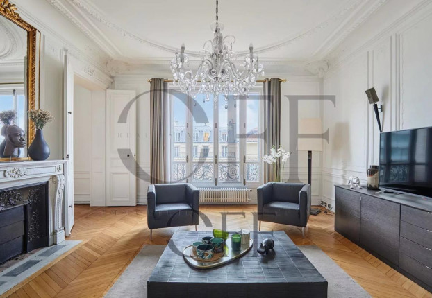 Appartement 6 pièces 180 m² · à Paris 8ème · 180 m² · 3 000 000 €