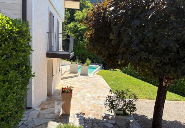 Maison 8 pièces 240 m² · à Verel-Pragondran · 240 m² · 765 000 €