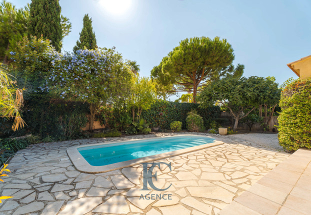 Maison 6 pièces 121 m² · à Saint-Cyr-sur-Mer · 120,6 m² · 780 000 €