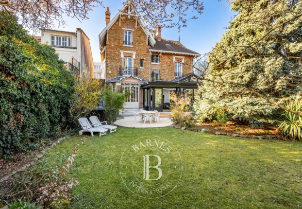 Maison 10 pièces 364 m² · à Saint-Maur-des-Fossés · 364 m² · 1 680 000 €