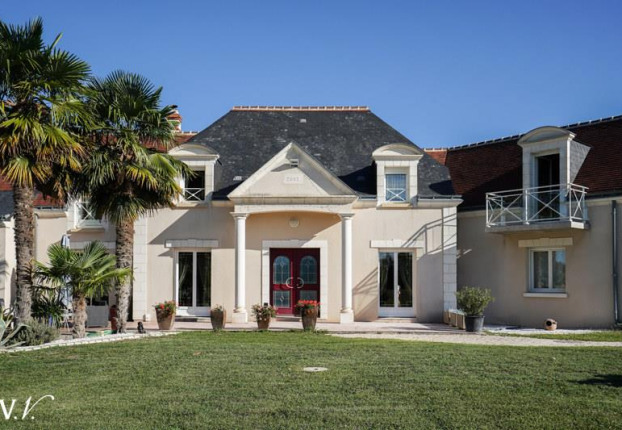 Maison 5 pièces 400 m² · à Savonnières · 400 m² · 892 500 €