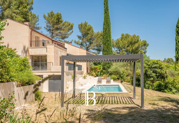 Maison 9 pièces 271 m² · à Aix-en-Provence · 270,7 m² · 1 690 000 €