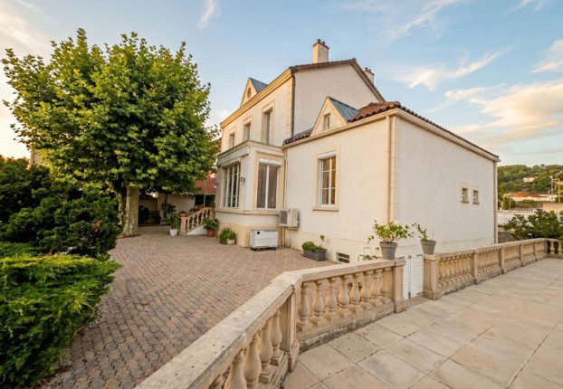 Maison 7 pièces 235 m² · à Miribel · 235 m² · 769 000 €