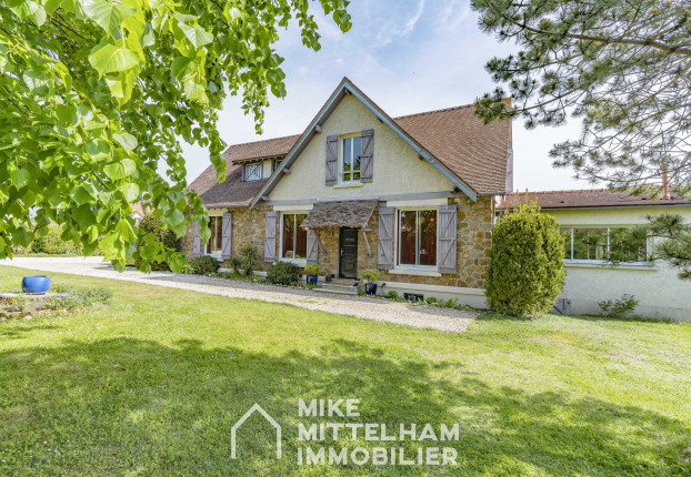Maison 10 pièces 305 m² · à Saint-Rémy-l'Honoré · 305 m² · 898 000 €