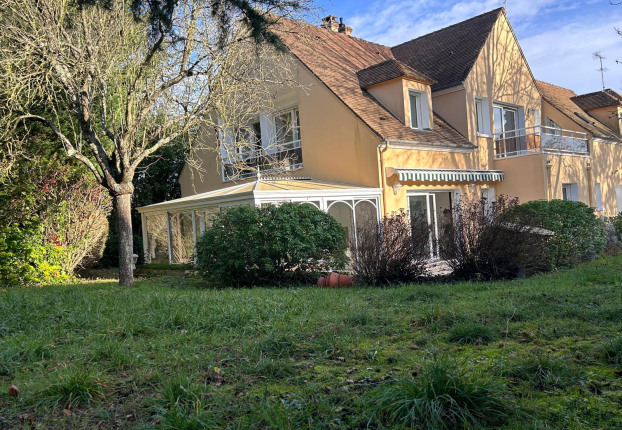 Maison 11 pièces 240 m² · à La Celle-Saint-Cloud · 240 m² · 1 190 000 €