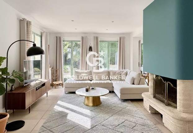 Maison 10 pièces 245 m² · à Saint-Germain-en-Laye · 245 m² · 1 349 000 €