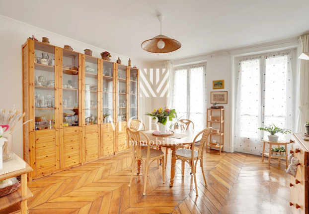 Appartement 6 pièces 135 m² · à Grandes Carrières-Clichy, Paris 18ème · 135 m² · 1 299 000 €