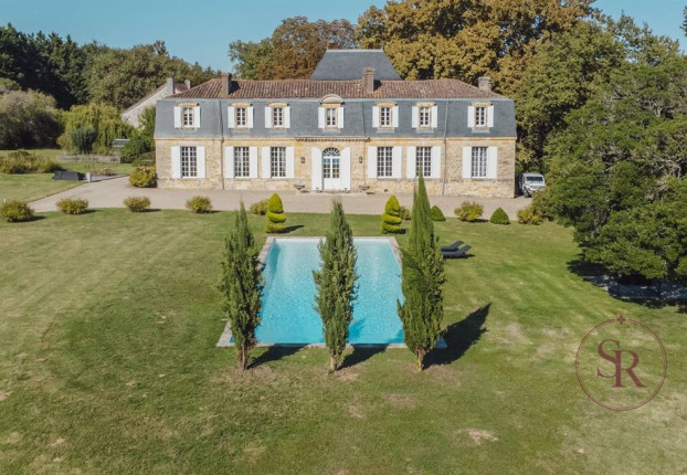 Maison 12 pièces 850 m² · à Bordeaux · 850 m² · 2 300 000 €