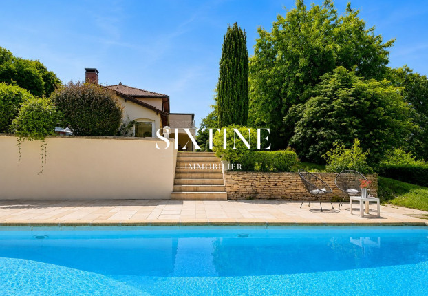 Maison 12 pièces 253 m² · à Bourgoin-Jallieu · 253 m² · 650 000 €
