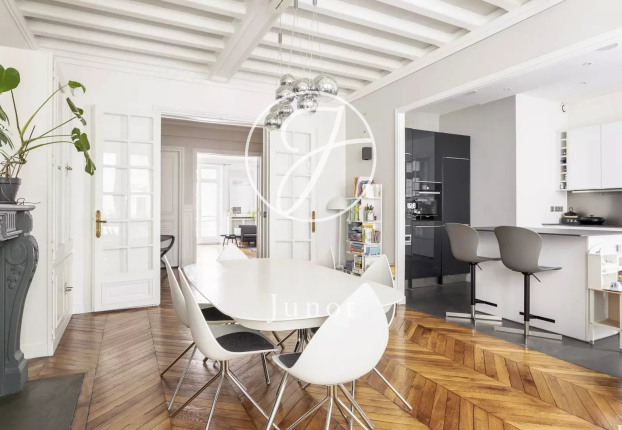 Appartement 6 pièces 145 m² · à Porte Dauphine, Paris 16ème · 144,6 m² · 1 980 000 €
