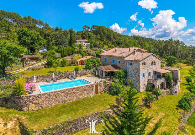Maison 12 pièces 300 m² · à Les Vans · 300 m² · 850 000 €
