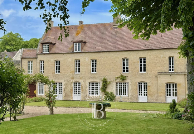 Maison 282 m² · à Mathieu · 282 m² · 980 000 €