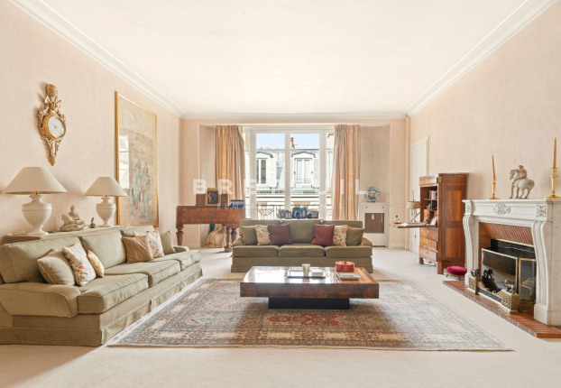 Appartement 8 pièces 285 m² · à Paris 16ème · 285 m² · 3 000 000 €