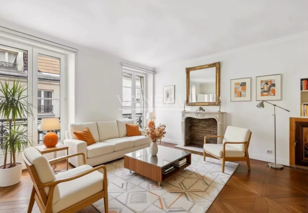Appartement 3 pièces 68 m² · à Saint Thomas d'Aquin, Paris 7ème · 67,9 m² · 1 580 000 €