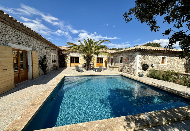 Maison 6 pièces 220 m² · à Grignan · 220 m² · 1 260 000 €