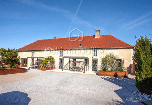 Maison 8 pièces 360 m² · à Villechétif · 360 m² · 849 000 €
