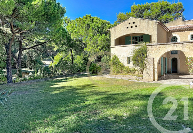 Maison 9 pièces 265 m² · à Tresques · 265 m² · 599 000 €