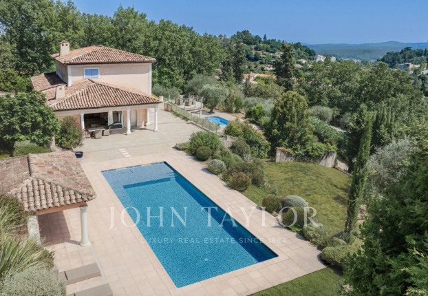 Maison 9 pièces 546 m² · à Châteauneuf-Grasse · 545,7 m² · 3 500 000 €